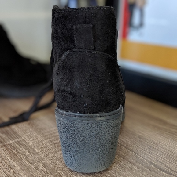 Fun, Comfy Universal Thread Booties - Picture 6 of 6